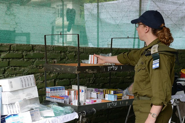Organizing supplies quickly to start treating wounded. (Photo: IDF)
