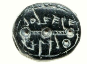 Seal bearing the inscription "to Elihana Bat Gael" (Photo: Clara Amit, courtesy Israel Antiquities Authority
