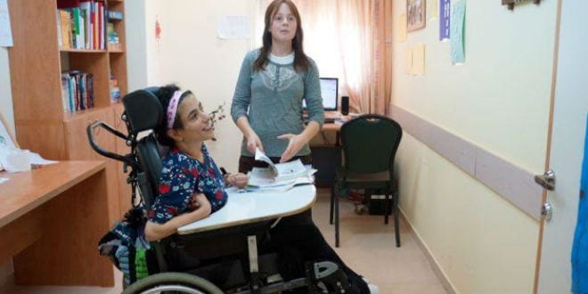 A patient and her caretaker at the Colel Chabad Grabski Center in Migdal HaEmek. (Photo: Colel Chabad)