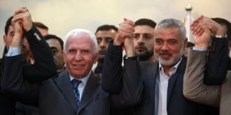 Head of the Hamas government Ismail Haniyeh (R) and Senior Fatah official Azzam Al-Ahmed (L) attend a news conference as they announce a reconciliation agreement in Gaza City April 23, 2014. (Photo: Abed Rahim Khatib /Flash90)