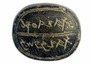Seal bearing the inscription "to Sa'aryahu ben Shabenyahu" (Photo: Clara Amit, courtesy Israel Antiquities Authority)