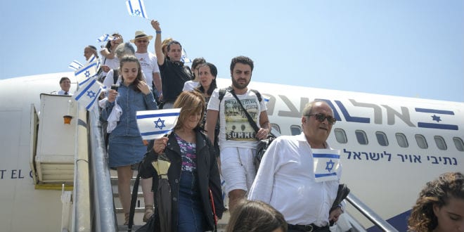 Friends and family celebrate the arrival of more than 200 French Jews who made aliyah, at Ben Gurion International Airport on July 20, 2016. The flight was organized by The Jewish Agency for Israel, in partnership with the Ministry of Aliyah and Immigrant Absorption, and Keren Hayesod-UIA. (Photo: Tomer Neuberg/FLASH90)