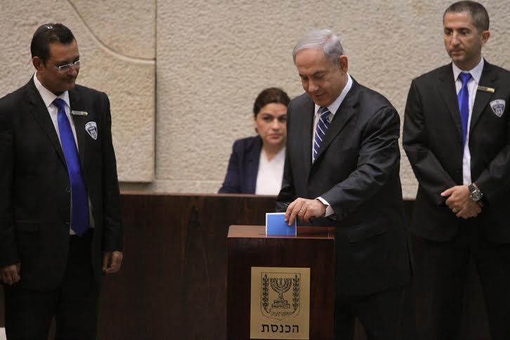 PM Benjamin Netanyahu voting for president, June 10, 2014. (Photo: Knesset Spokesman)
