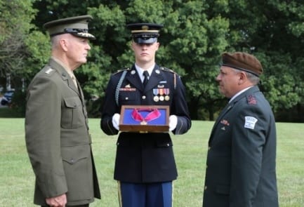U.S. Joint Chiefs of Staff Chairman Gen. Joseph Dunford (left) awards the Legion of Merit to IDF Chief of Staff Lt. Gen. Gadi Eizenkot. (IDF Spokesperson's Unit)