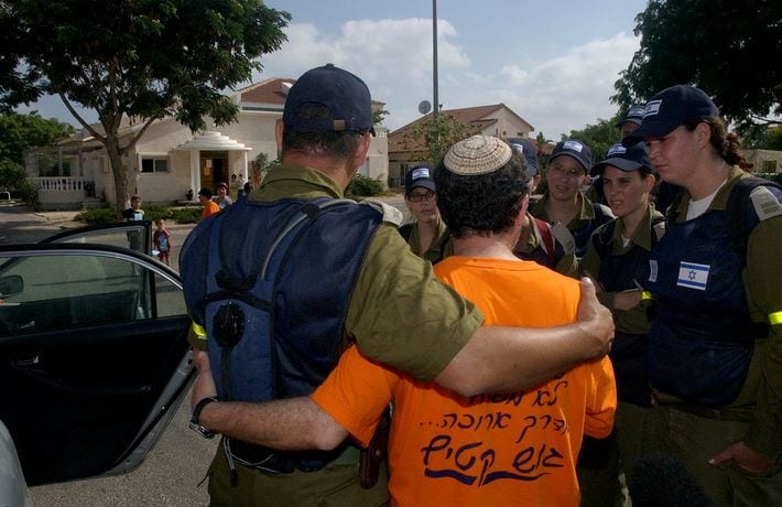 The evacuation of the Israeli community Ganei Tal, August 2005. (Photo: IDF)