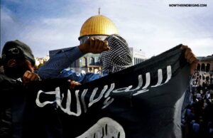 This photo has been making the rounds on social media showing the ISIS flag on the Temple Mount.