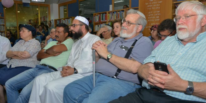 Palestinians and Israelis met on Tuesday evening at the library of the Etzion-bloc community of Efrat to learn about the history of Jewish-Arab relations in the region and about the cooperation that has existed between them throughout the past century. (Photo: Meir Elipur/TPS)