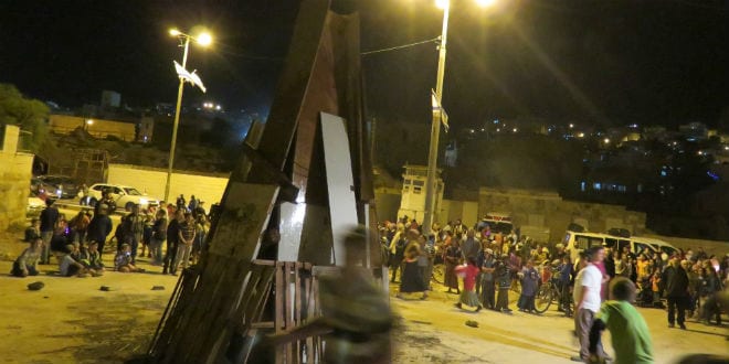 Traditional bonfire lit for the Jewish holiday of Lag Ba’omer in the city of Hebron 25.5.16 (Photo: TPS)