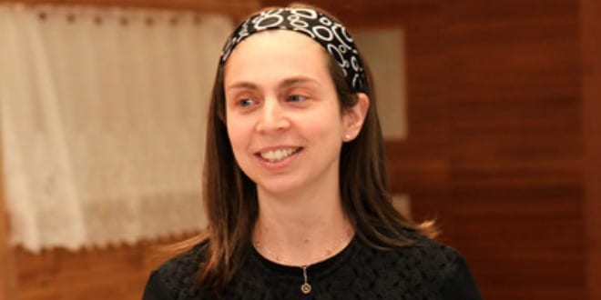 Shira Shechter speaking at the Israel Bible siyum. (Photo: D2 Photography / Breaking Israel News)