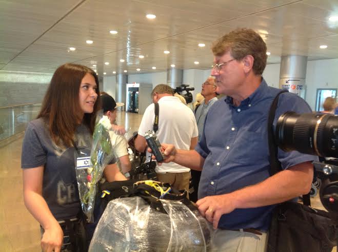 Daria Granovsky speaking to reporters after making aliyah from the Ukraine. (Photo: David Parsons/ICEJ)