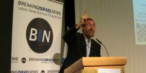 Yehudah Glick speaking at his event, "Survival and Celebration", at the Menachem Begin Center, October 18, 2015. (Photo: Tsivya Fox/Breaking Israel News)