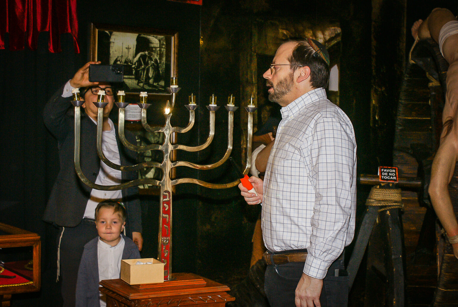 Mexico’s infamous “Palace of the Inquisition” hosts Hanukkah candle